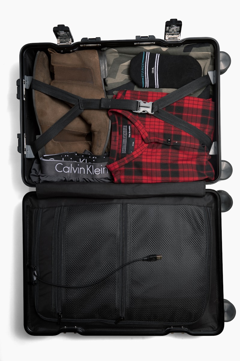 Valise ouverte prête à être remplie
